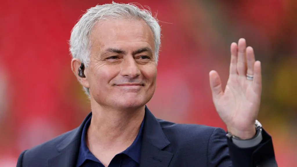 Which person would say not to Benfica? - The Special One touches down for negotiations